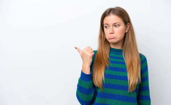 Junge Kaukasische Frau Isoliert Auf Weißem Hintergrund Unglücklich Und Zeigt — Stockfoto