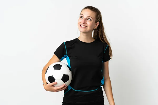 Νεαρή Ποδοσφαιριστής Γυναίκα Απομονωμένη Λευκό Φόντο Σκέφτεται Μια Ιδέα Ενώ — Φωτογραφία Αρχείου
