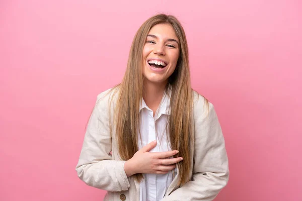 Mladý Kavkazský Žena Izolovaný Růžový Bakcground Usmívat Hodně — Stock fotografie