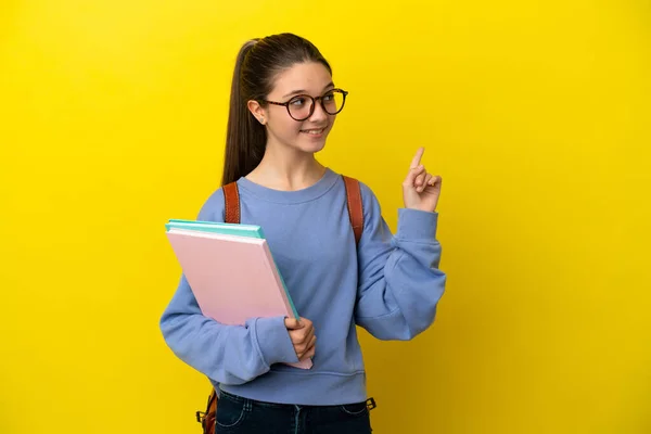 Student Kid Vrouw Geïsoleerde Gele Achtergrond Wijzend Een Geweldig Idee — Stockfoto