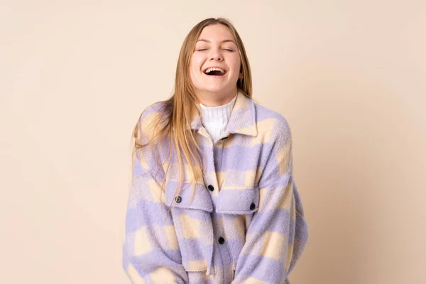 Tonåring Ukrainska Flicka Isolerad Beige Bakgrund Ropar Till Framsidan Med — Stockfoto