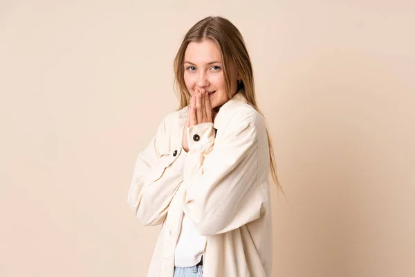 Teenager Ukrajinská Dívka Izolované Béžovém Pozadí Drží Dlaň Pohromadě Osoba — Stock fotografie
