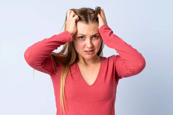 Tiener Oekraïense Meisje Geïsoleerd Blauwe Achtergrond Doen Nerveus Gebaar — Stockfoto