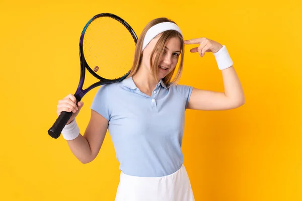 Teenager Ukrainische Tennisspielerin Isoliert Auf Gelbem Hintergrund Tennis Spielen — Stockfoto