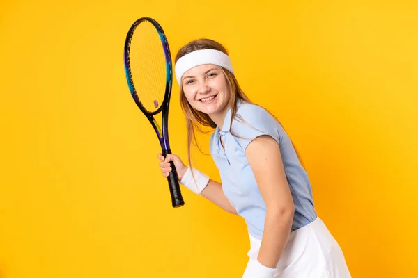 Teenager Ukrainische Tennisspielerin Isoliert Auf Gelbem Hintergrund — Stockfoto