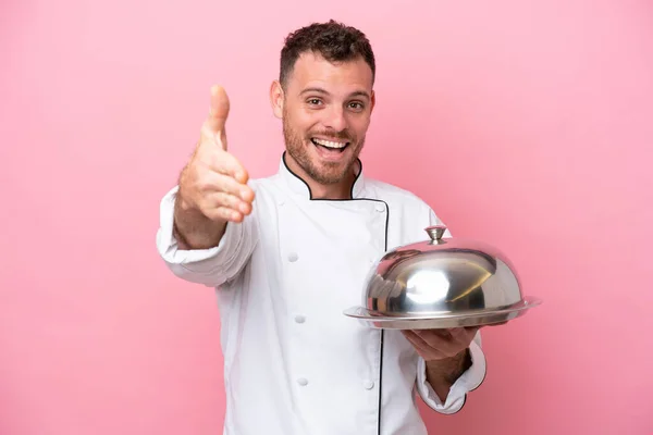 Young Brazilian Chef Tray Isolated Pink Background Shaking Hands Closing — Stock Photo, Image