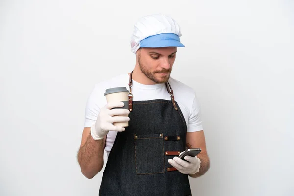 Fishmonger Uomo Indossa Grembiule Isolato Sfondo Bianco Tenendo Caffè Portare — Foto Stock