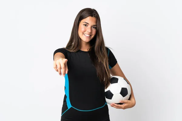 Genç Brezilyalı Bir Kadın Beyaz Arka Planda Futbol Topuyla Izole — Stok fotoğraf