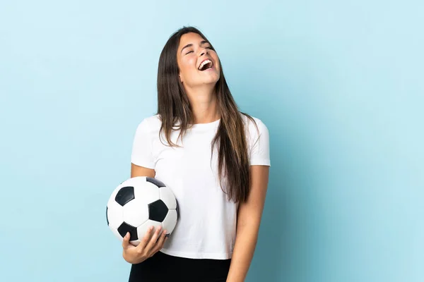 Jovem Jogador Futebol Menina Brasileira Isolado Fundo Azul Rindo — Fotografia de Stock