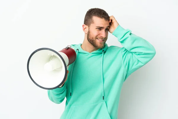 Jonge Knappe Blanke Man Geïsoleerd Witte Achtergrond Met Een Megafoon — Stockfoto