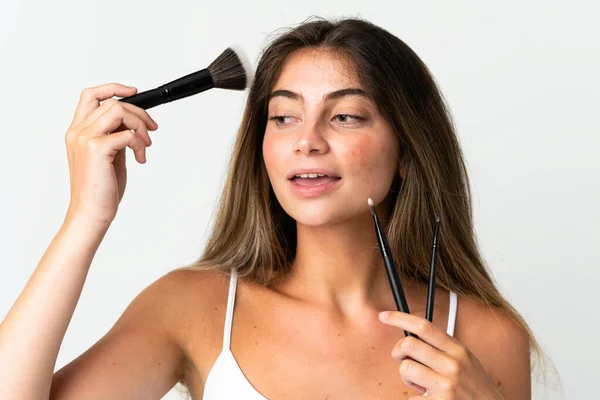 Young Caucasian Woman Isolated White Background Holding Makeup Brush — Stock Photo, Image