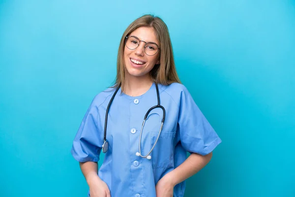 Young Surgeon Doctor Woman Isolated Blue Background Laughing — Stock Photo, Image
