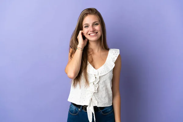 Joven Mujer Caucásica Sobre Fondo Aislado Riendo — Foto de Stock