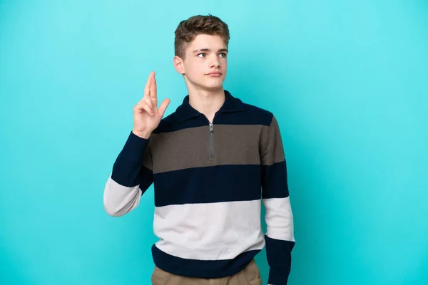 Teenager Russian Man Isolated Blue Background Fingers Crossing Wishing Best — Stock Photo, Image