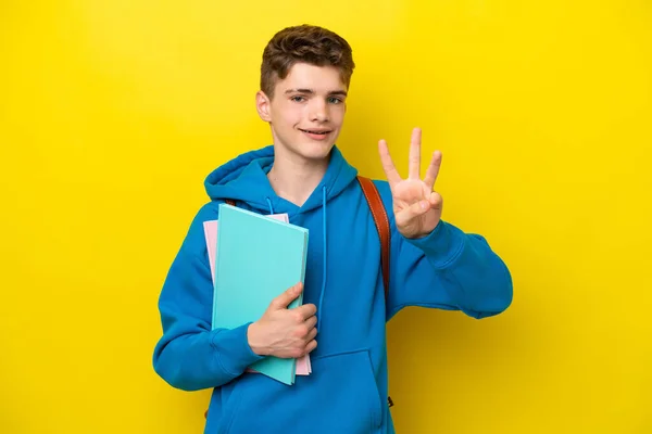 十代のロシア人学生男隔離されました上の黄色の背景幸せとカウント3とともに指 — ストック写真