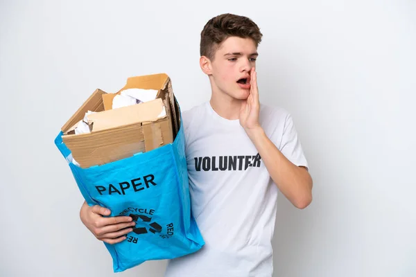 Неповнолітня Російська Людина Яка Тримає Паперовий Пакет Випічкою Ізольований Білому — стокове фото