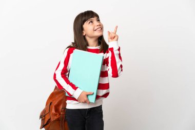 Beyaz arka planda izole edilmiş küçük kız harika bir fikre işaret ediyor.