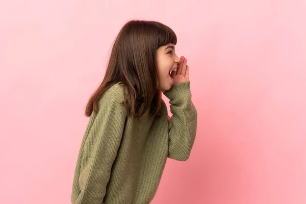 Little Girl Isolated Pink Background Shouting Mouth Wide Open Side — Stock Photo, Image