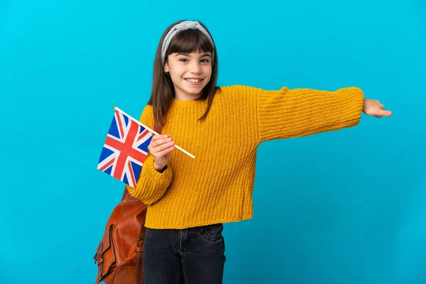 Malá Dívka Studuje Angličtinu Izolované Modrém Pozadí Dává Palce Nahoru — Stock fotografie