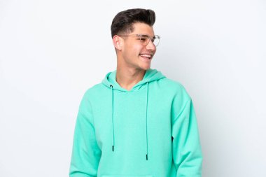 Beyaz, beyaz, beyaz, beyaz, beyaz tenli bir adam.