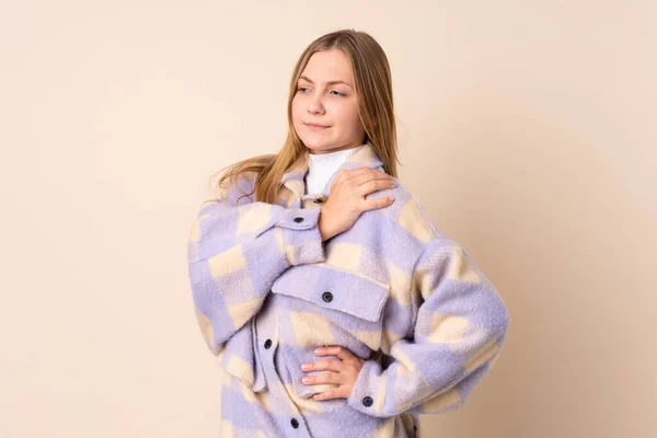Teenager Ukrainisches Mädchen Isoliert Auf Beigem Hintergrund Leidet Unter Schmerzen — Stockfoto
