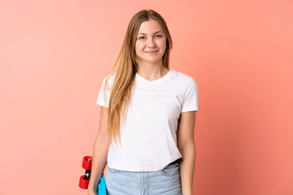 Teenager Ukrajinský Bruslař Dívka Izolovaná Růžovém Pozadí Bruslí — Stock fotografie