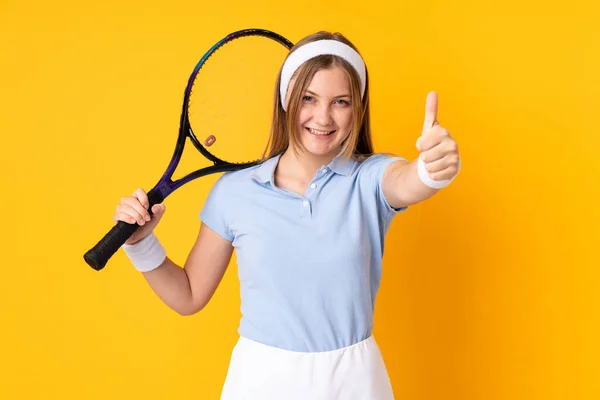 Adolescente Ragazza Ucraina Tennista Isolato Sfondo Giallo Giocare Tennis Con — Foto Stock