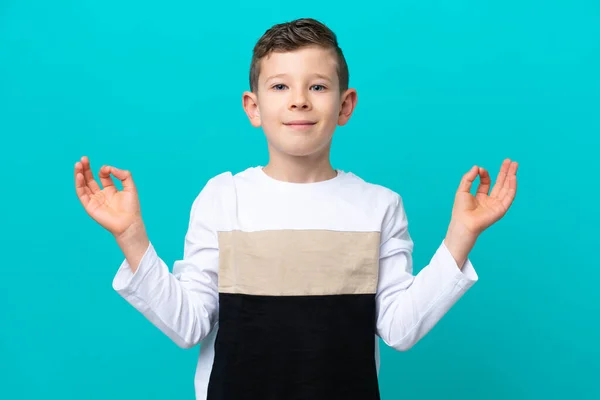 Niño Aislado Sobre Fondo Azul Pose Zen —  Fotos de Stock