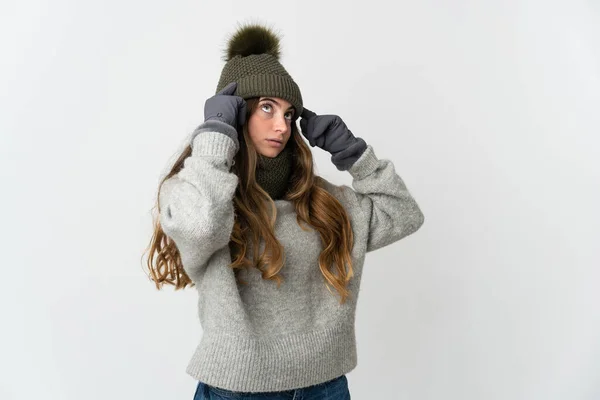 Young Caucasian Woman Winter Hat Isolated White Background Having Doubts — Stock Photo, Image