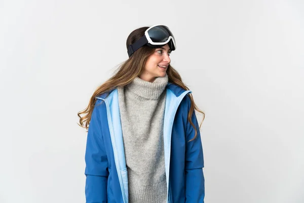 Skier Κορίτσι Γυαλιά Snowboarding Απομονώνονται Λευκό Φόντο Αναζητούν Πλευρά — Φωτογραφία Αρχείου
