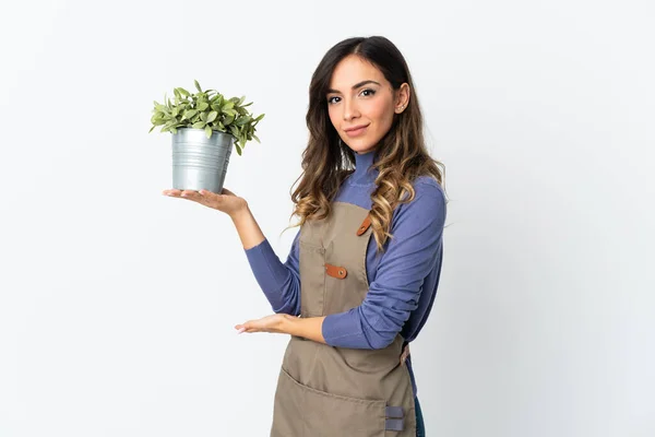 Niña Jardinero Sosteniendo Una Planta Aislada Sobre Fondo Blanco Extendiendo — Foto de Stock