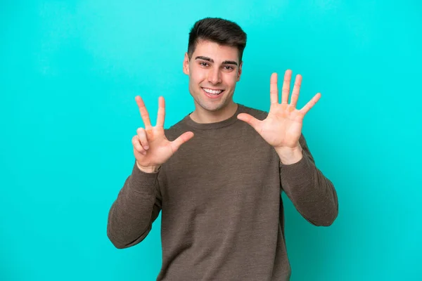 Jonge Blanke Man Geïsoleerd Blauwe Achtergrond Tellen Acht Met Vingers — Stockfoto