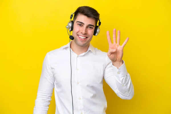 Telemarketer Biały Człowiek Pracuje Słuchawki Izolowane Żółtym Tle Szczęśliwy Liczyć — Zdjęcie stockowe