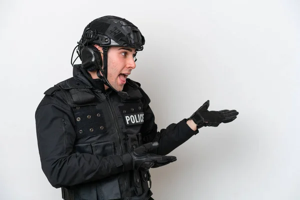 Swat Uomo Caucasico Isolato Sfondo Bianco Con Espressione Facciale Sorpresa — Foto Stock