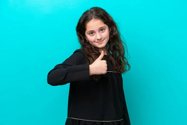 Malá Dívka Izolované Modrém Pozadí Dává Palce Nahoru Gesto — Stock fotografie