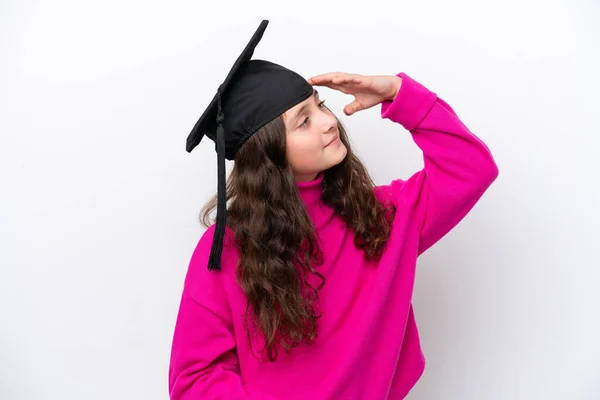Klein Student Meisje Met Een Afgestudeerde Hoed Geïsoleerd Roze Achtergrond — Stockfoto