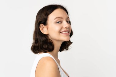 Genç Ukraynalı kız beyaz arka planda izole edilmiş. Portre