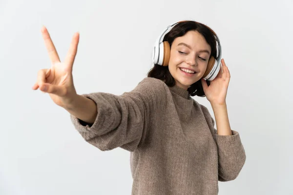 Έφηβη Ουκρανή Κοπέλα Απομονωμένη Λευκό Φόντο Ακούγοντας Μουσική Και Τραγουδώντας — Φωτογραφία Αρχείου