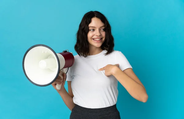 Adolescente Ucraniana Chica Aislada Sobre Fondo Blanco Sosteniendo Megáfono Con —  Fotos de Stock