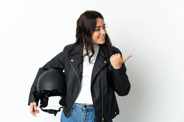 Mujer Sosteniendo Casco Moto Aislado Sobre Fondo Blanco Apuntando Hacia —  Fotos de Stock