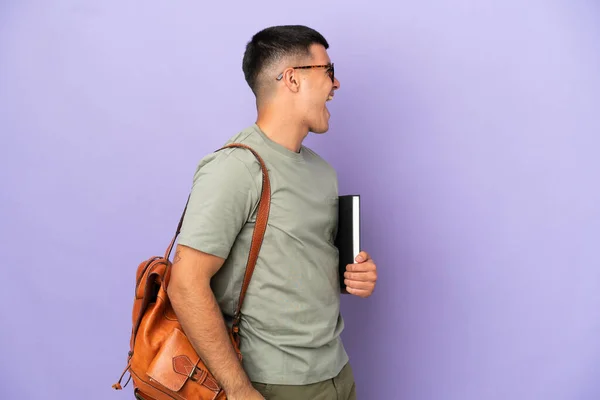 Hombre Estudiante Guapo Sobre Fondo Aislado Riendo Posición Lateral — Foto de Stock