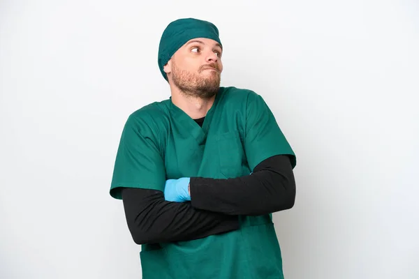 Cirurgião Brasileiro Uniforme Verde Isolado Sobre Fundo Branco Fazendo Gestos — Fotografia de Stock