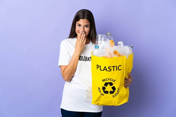 Ung Brasiliansk Kvinna Som Håller Påse Full Plastflaskor För Att — Stockfoto