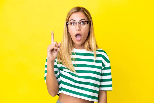 Blonde Uruguayan Girl Isolated Yellow Background Intending Realizes Solution While — Stock Photo, Image