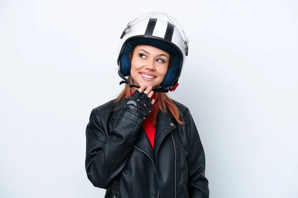 若いですロシアの女の子とともにオートバイヘルメット隔離上の白い背景上を見上げます上に笑顔 — ストック写真