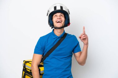 Beyaz arka planda izole edilmiş termal sırt çantalı beyaz bir adam.