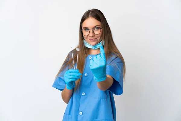 Litewska Kobieta Dentysta Trzyma Narzędzia Odosobnionym Tle Robi Nadchodzący Gest — Zdjęcie stockowe