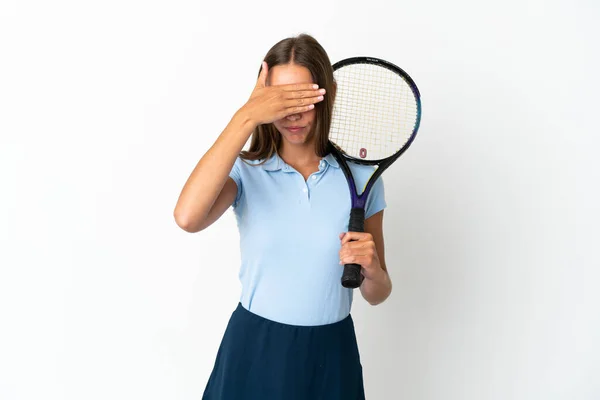 Frau Spielt Tennis Über Isolierter Weißer Wand Die Die Augen — Stockfoto