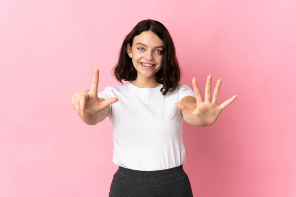 Έφηβος Ουκρανικό Κορίτσι Απομονώνονται Ροζ Φόντο Καταμέτρηση Επτά Δάχτυλα — Φωτογραφία Αρχείου