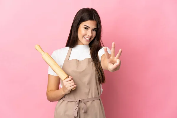 Tonåring Brasiliansk Flicka Håller Rullande Stift Isolerad Rosa Bakgrund Glad — Stockfoto